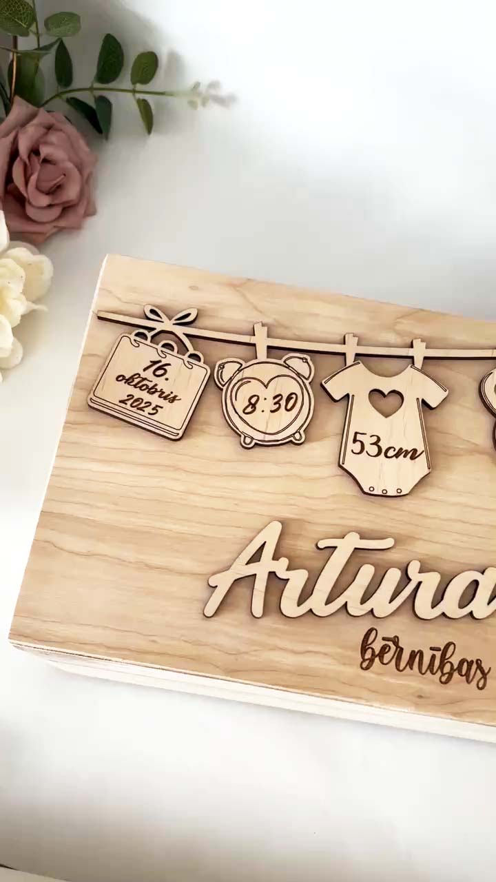 Atmiņu kaste ♡ Bērnības dārgumu lāde ar bērna vārdu un dzimšanas datiem | personalizēta dāvana raudzībās - Image 2