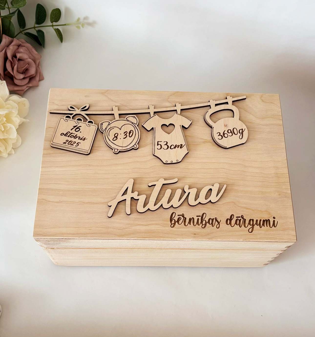 Atmiņu kaste ♡ Bērnības dārgumu lāde ar bērna vārdu un dzimšanas datiem | personalizēta dāvana raudzībās - Image 3