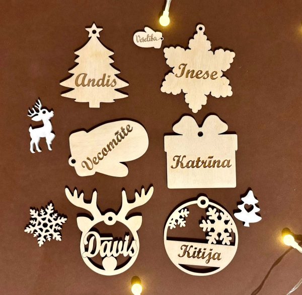 Personalizēti Ziemassvētku eglītes rotājumi ar vārdu vai vēlējumu ♡ koka sniegpārsliņas - Image 9