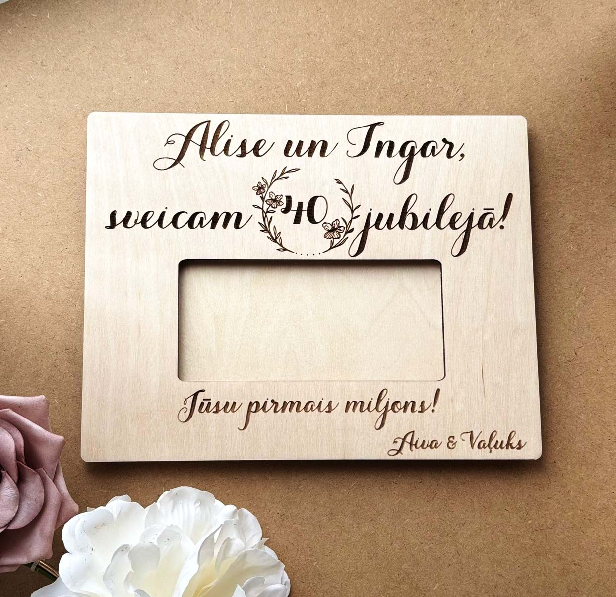 Tavs pirmais miljons | Koka naudas rāmītis ar personalizāciju - Image 3