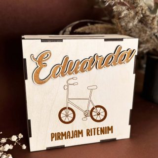 Personalizēta koka krājkase | pirmajam ritenim | mērķa krājkase ar cipariem M izmērs