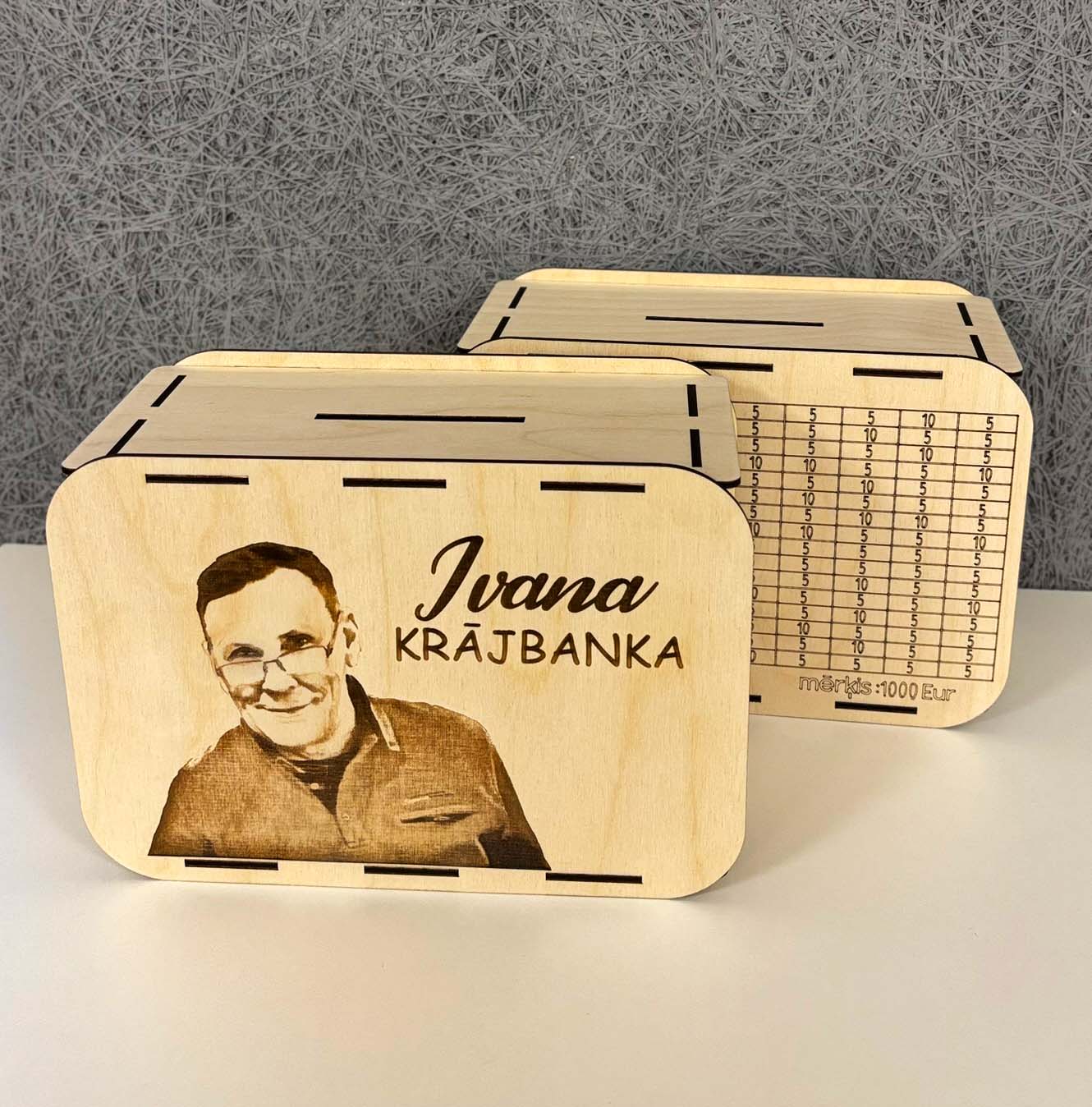 Personalizēta krājkase ar jūsu bildi | Koka krājkase ar mērķa summu L izmērs - Image 4