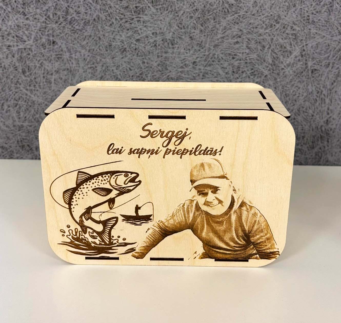 Personalizēta krājkase ar jūsu bildi | Koka krājkase ar mērķa summu L izmērs - Image 2