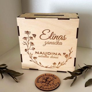 Personalizēta koka krājkase | NAUDIŅA NEBALTAI DIENAI | mērķa krājkase ar cipariem M izmērs