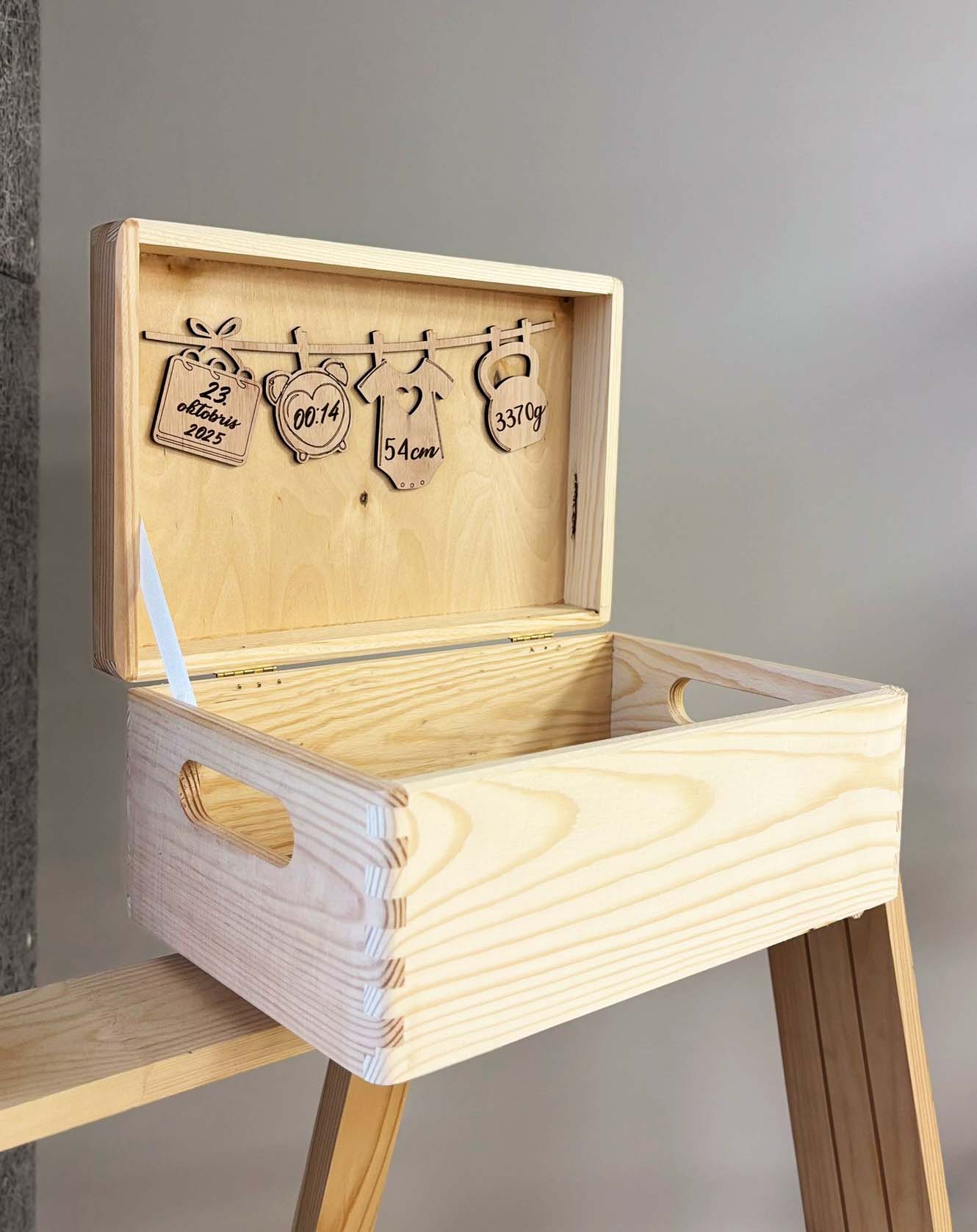 Atmiņu kaste ♡ Bērnības dārgumu lāde ar bērna vārdu un dzimšanas datiem | personalizēta dāvana raudzībās - Image 7
