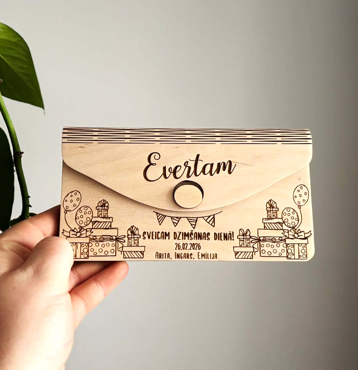 Aploksne naudai | koka aploksne ar personalizētu gravējumu | personalizēta dzimšanas dienas dāvana