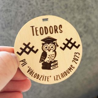 IZLAIDUMA MEDAĻAS / MAGNĒTIŅI ar personalizētu tekstu ♡ koka medaļas absolventiem