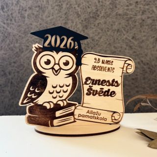 Piemiņas dāvana absolventiem izlaidumā ♡ koka pūce ar personalizētu tekstu