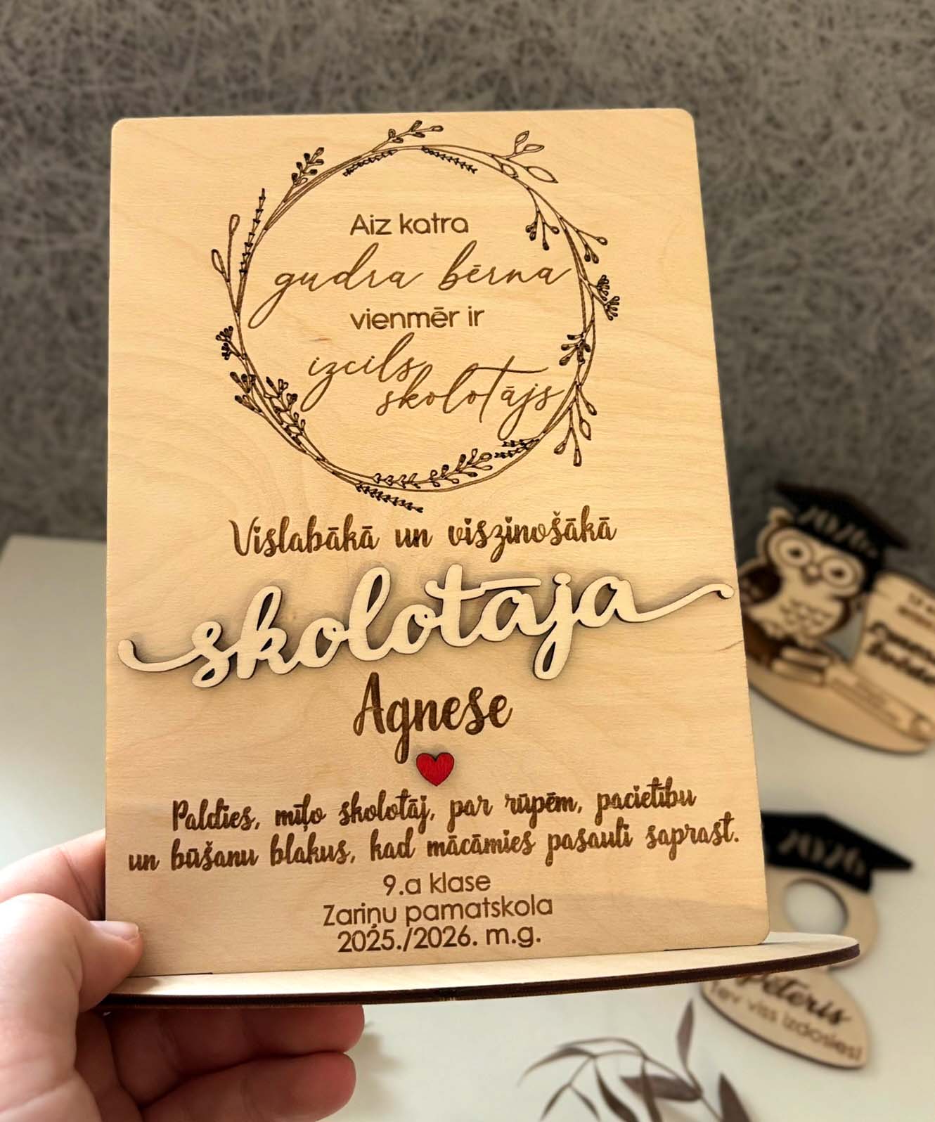 Aiz katra gudra bērna vienmēr ir izcils skolotājs ♡ Personalizēta dāvana SKOLOTĀJAI | AUDZINĀTĀJAI | AUKLĪTEI izlaidumā - Image 2