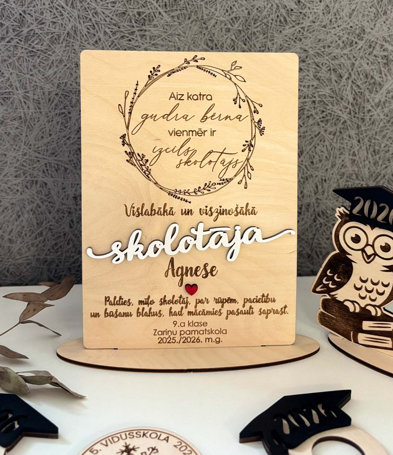 Aiz katra gudra bērna vienmēr ir izcils skolotājs ♡ Personalizēta dāvana SKOLOTĀJAI | AUDZINĀTĀJAI | AUKLĪTEI izlaidumā