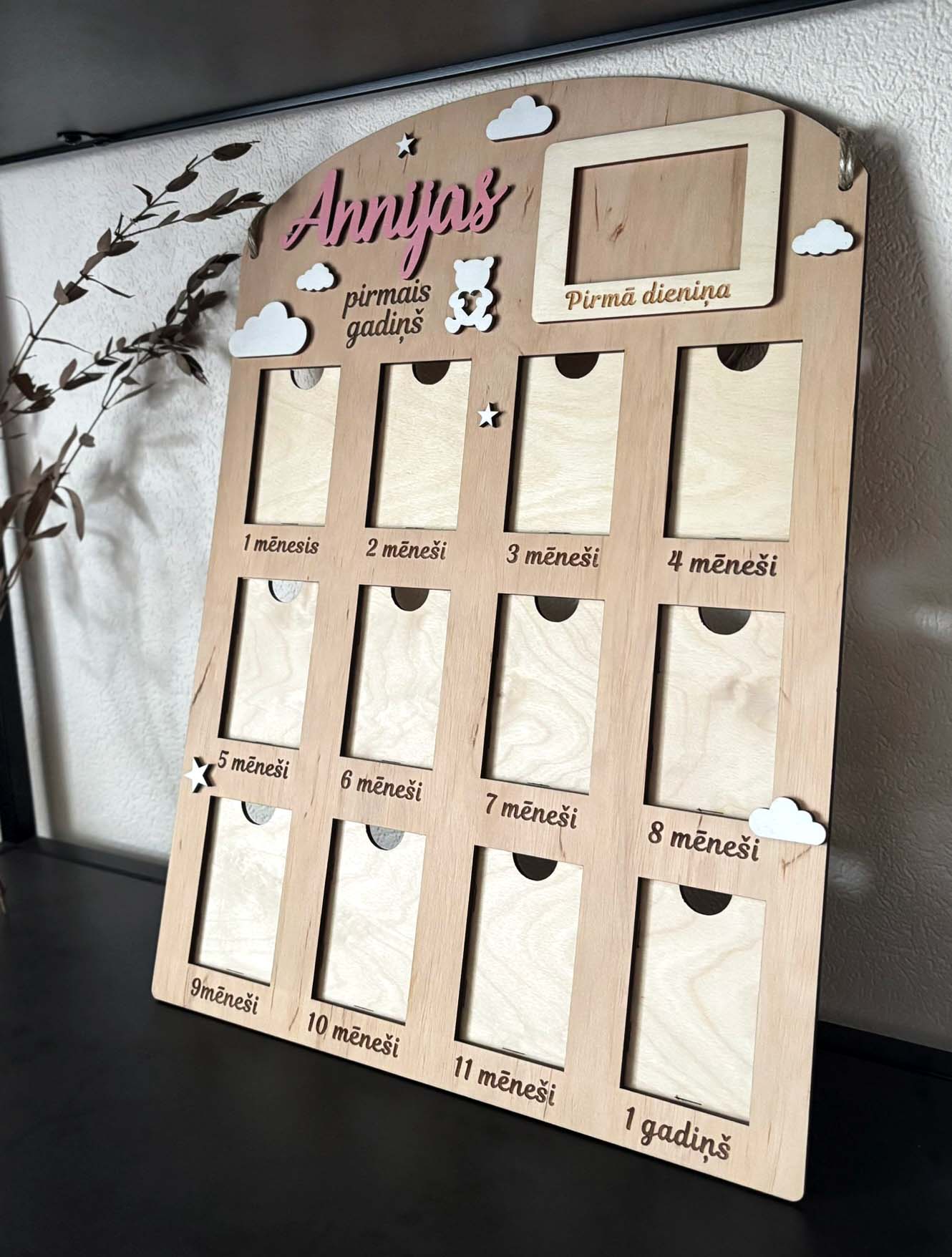 Koka foto rāmis BĒRNA PIRMAIS GADIŅŠ - personalizēta dāvana ♡ - Image 2