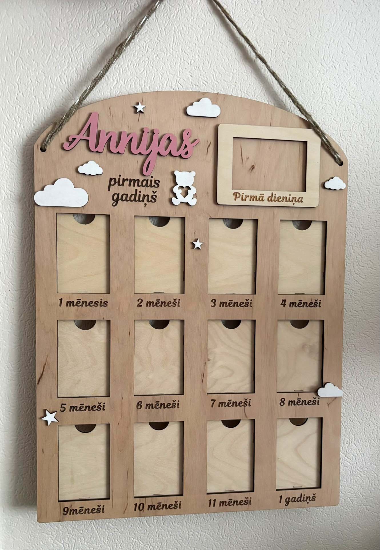 Koka foto rāmis BĒRNA PIRMAIS GADIŅŠ - personalizēta dāvana ♡ - Image 4